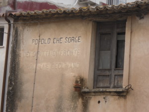 le scritte di Mussolini