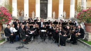 Orchestra di Fiati del Conservatorio Torrefranca nel giardino della Pigna dei Musei Vaticani